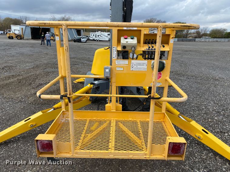image for item JW9323 2004 Bil-Jax XLB-4319  boom lift