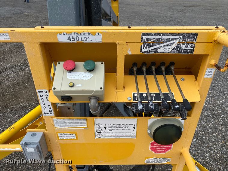 image for item JW9323 2004 Bil-Jax XLB-4319  boom lift