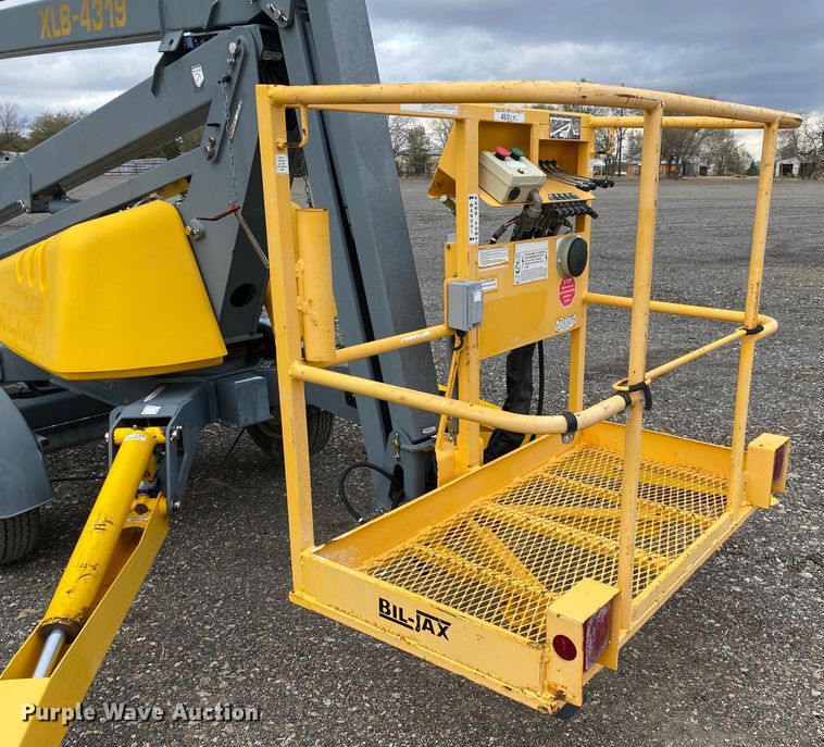image for item JW9323 2004 Bil-Jax XLB-4319  boom lift