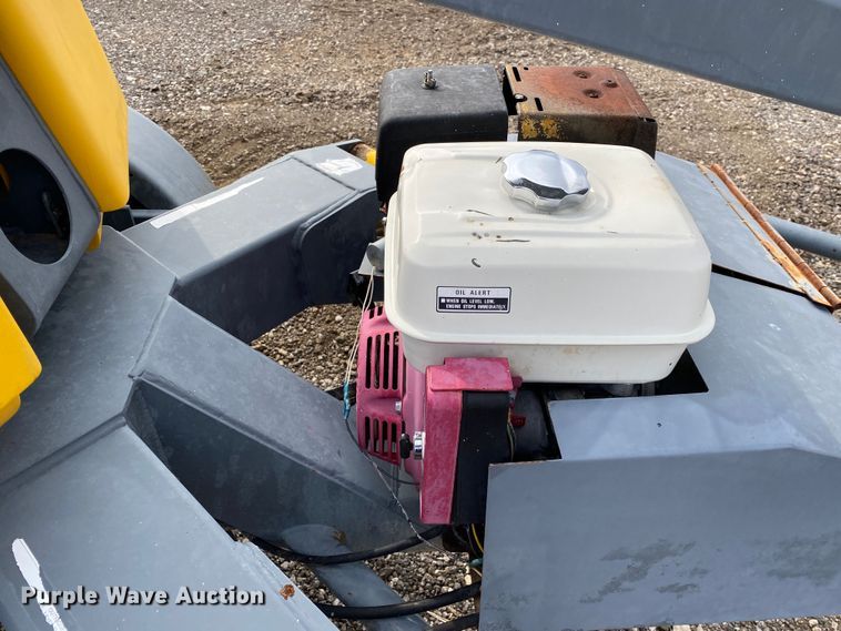 image for item JW9323 2004 Bil-Jax XLB-4319  boom lift