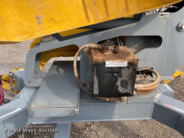 image for item JW9323 2004 Bil-Jax XLB-4319  boom lift