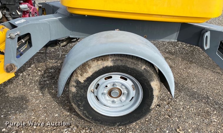 image for item JW9323 2004 Bil-Jax XLB-4319  boom lift