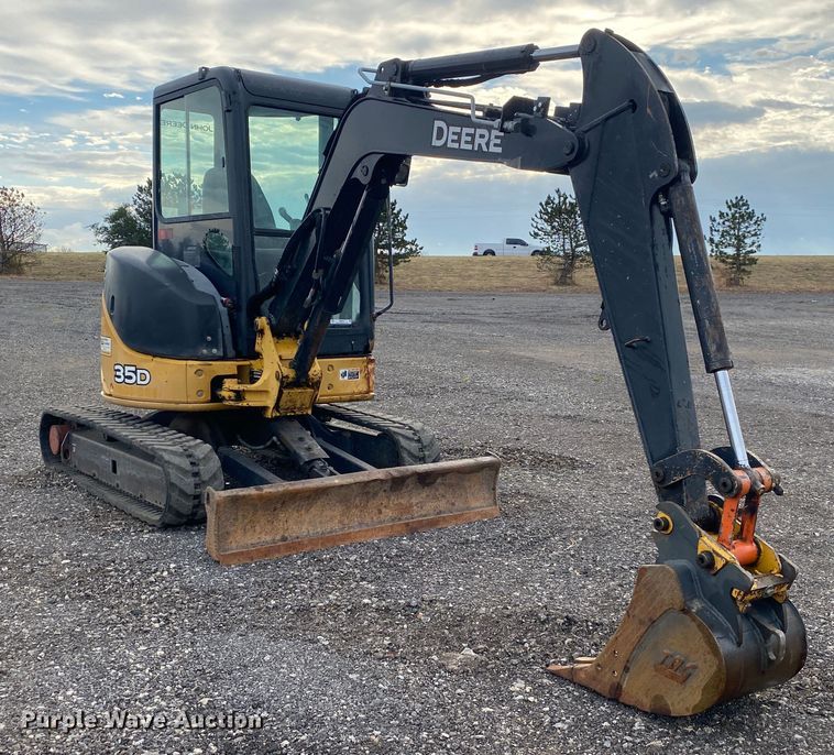 image for item JW9327 2013 John Deere 35D  mini excavator