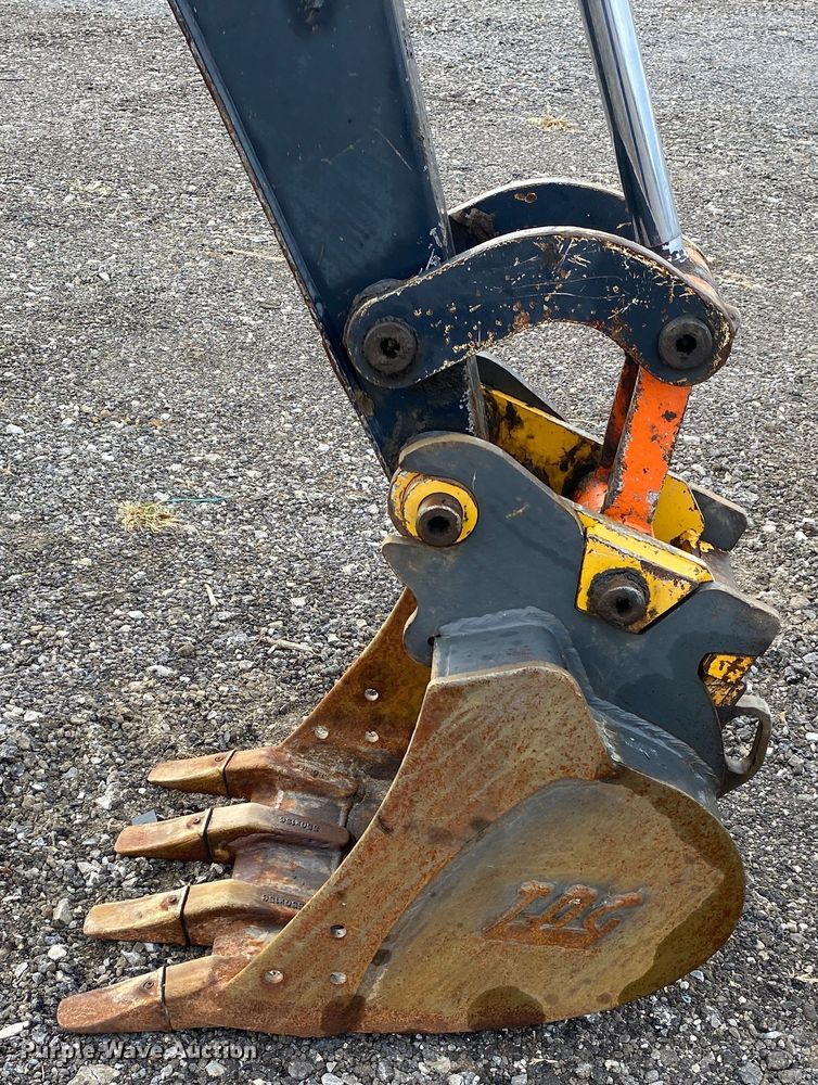 image for item JW9327 2013 John Deere 35D  mini excavator