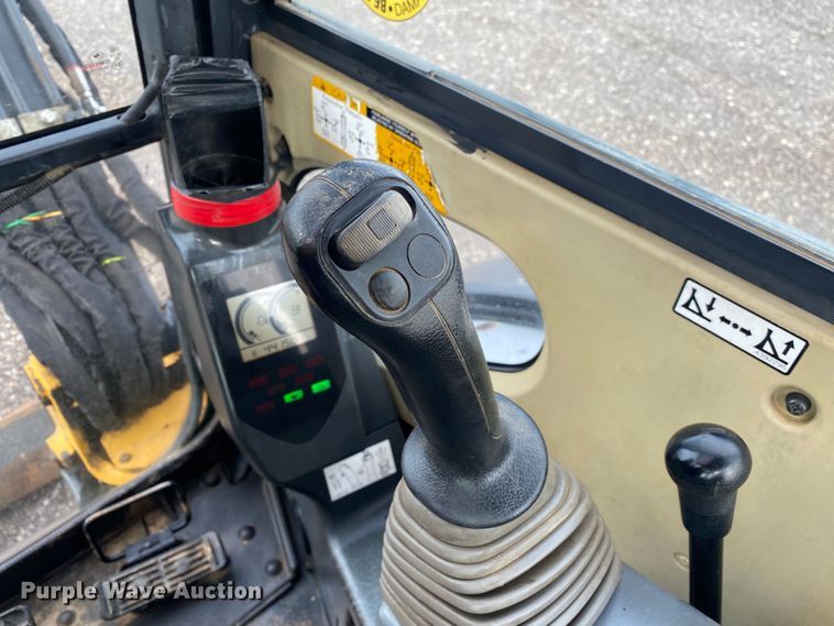 image for item JW9327 2013 John Deere 35D  mini excavator