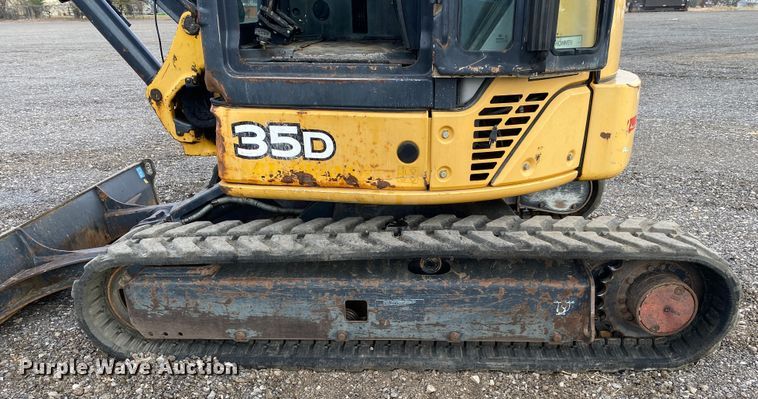 image for item JW9327 2013 John Deere 35D  mini excavator