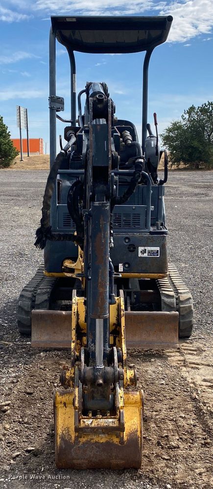 image for item JW9332 2008 John Deere 17D  mini excavator