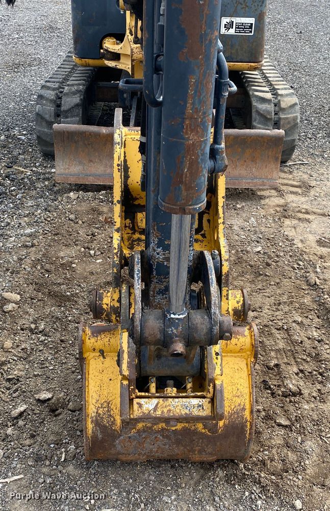 image for item JW9332 2008 John Deere 17D  mini excavator