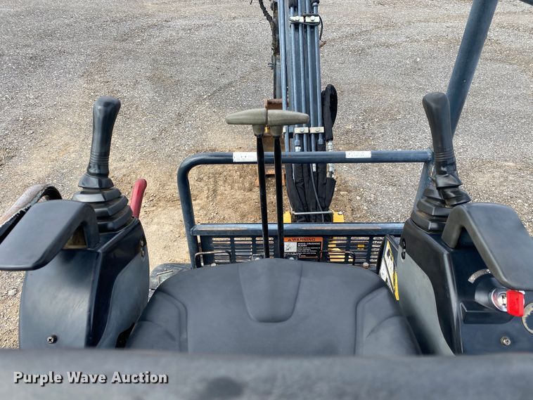 image for item JW9332 2008 John Deere 17D  mini excavator