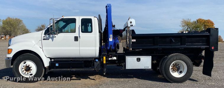 image for item JW9337 2013 Ford F750 Super Duty  SuperCab crane truck