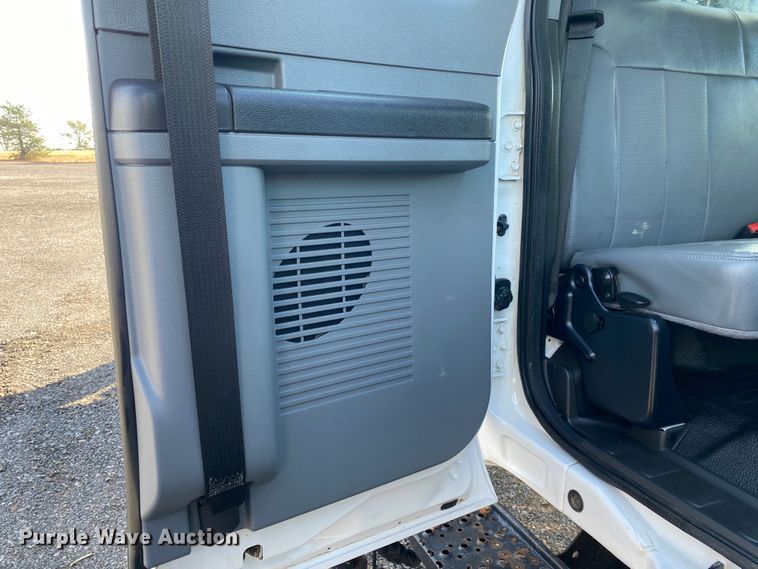 image for item JW9337 2013 Ford F750 Super Duty  SuperCab crane truck