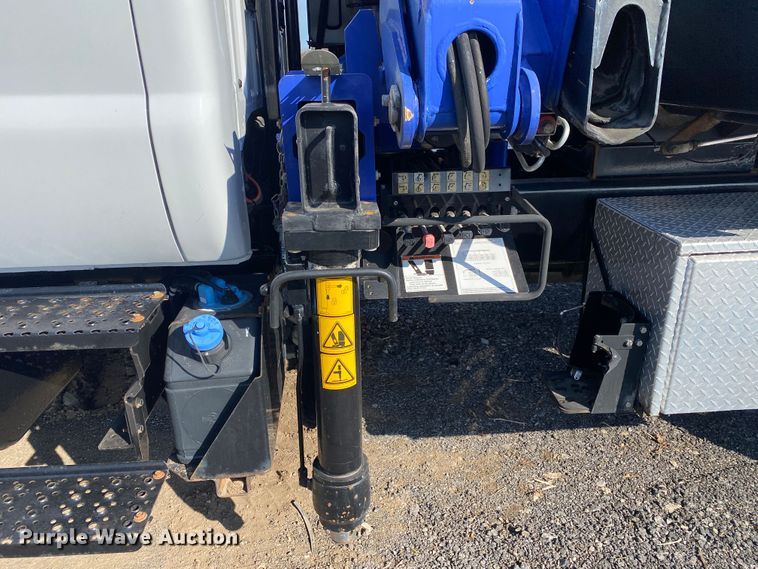 image for item JW9337 2013 Ford F750 Super Duty  SuperCab crane truck