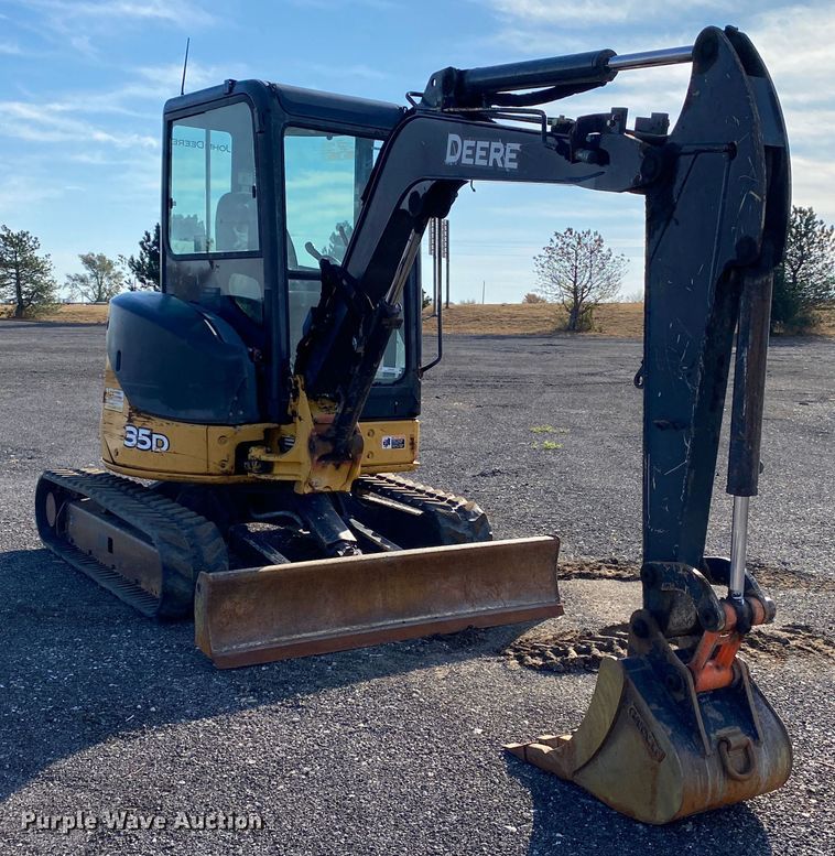 image for item JW9340 2014 John Deere 35D  mini excavator