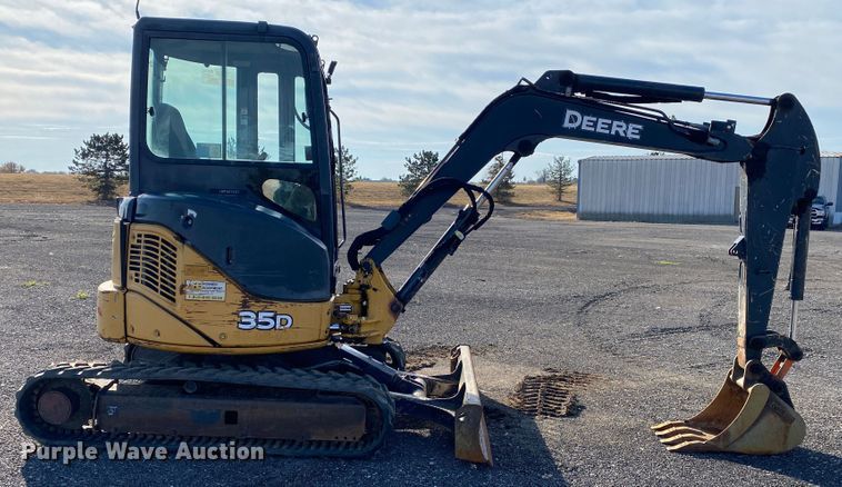 image for item JW9340 2014 John Deere 35D  mini excavator