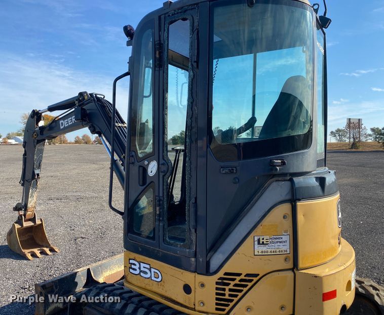 image for item JW9340 2014 John Deere 35D  mini excavator