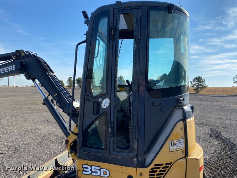 image for item JW9340 2014 John Deere 35D  mini excavator