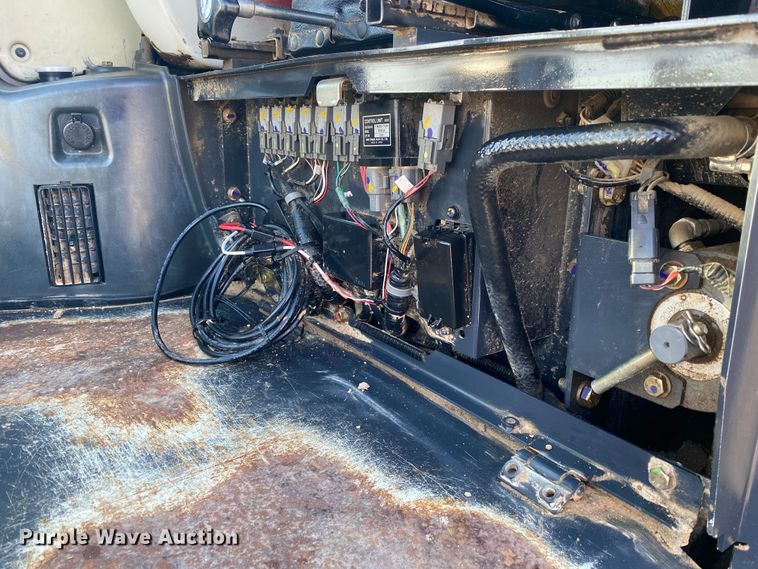 image for item JW9340 2014 John Deere 35D  mini excavator