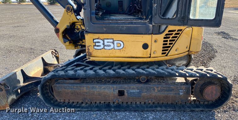 image for item JW9340 2014 John Deere 35D  mini excavator