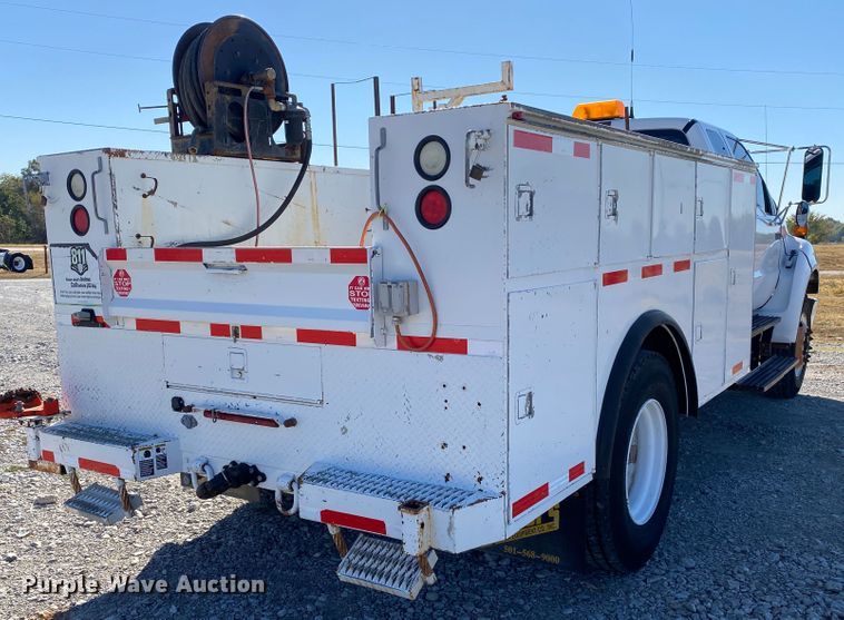 image for item JW9353 2009 Ford F750 Super Duty  SuperCab utility / service truck