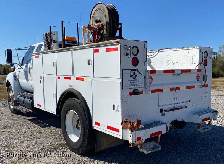 image for item JW9353 2009 Ford F750 Super Duty  SuperCab utility / service truck