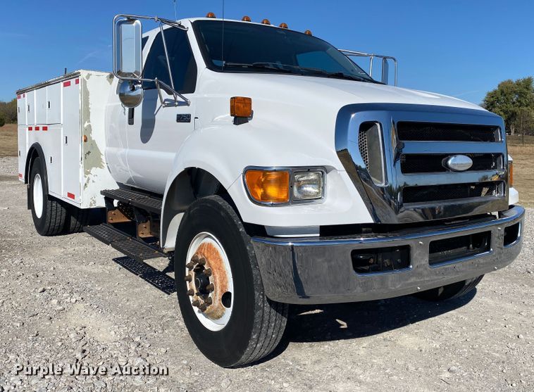 image for item JW9353 2009 Ford F750 Super Duty  SuperCab utility / service truck