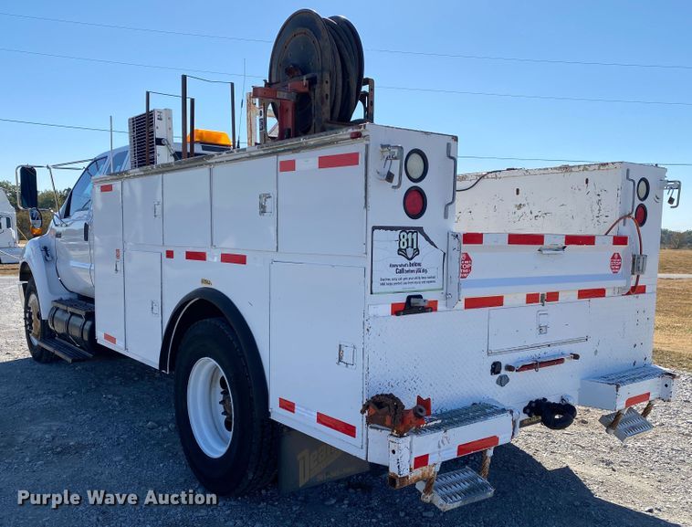 image for item JW9353 2009 Ford F750 Super Duty  SuperCab utility / service truck