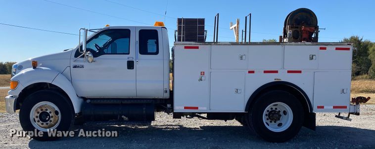 image for item JW9353 2009 Ford F750 Super Duty  SuperCab utility / service truck