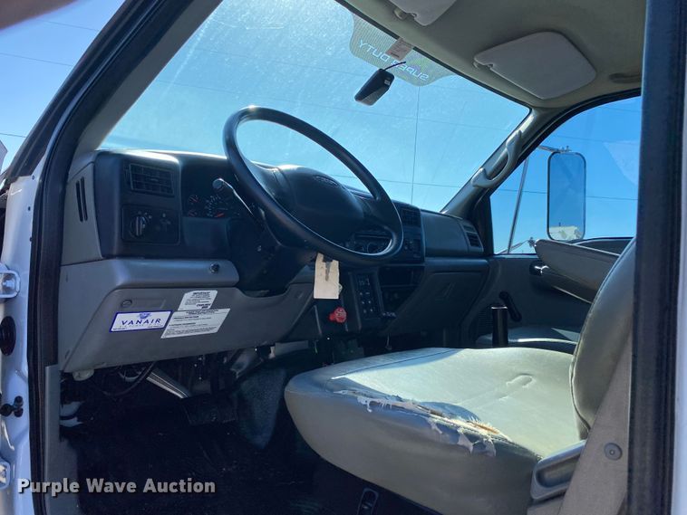 image for item JW9353 2009 Ford F750 Super Duty  SuperCab utility / service truck