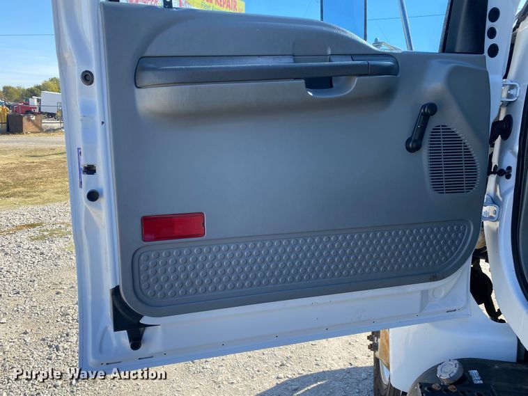 image for item JW9353 2009 Ford F750 Super Duty  SuperCab utility / service truck