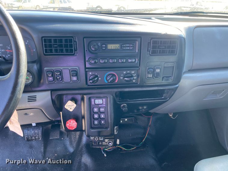 image for item JW9353 2009 Ford F750 Super Duty  SuperCab utility / service truck