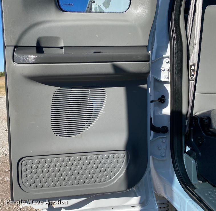 image for item JW9353 2009 Ford F750 Super Duty  SuperCab utility / service truck