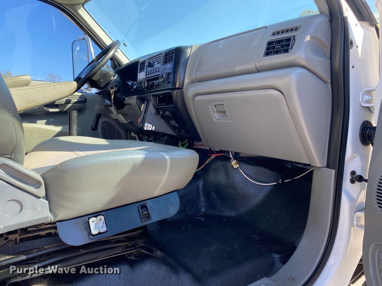 image for item JW9353 2009 Ford F750 Super Duty  SuperCab utility / service truck