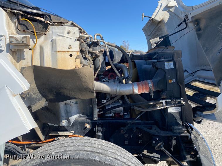 image for item JW9353 2009 Ford F750 Super Duty  SuperCab utility / service truck