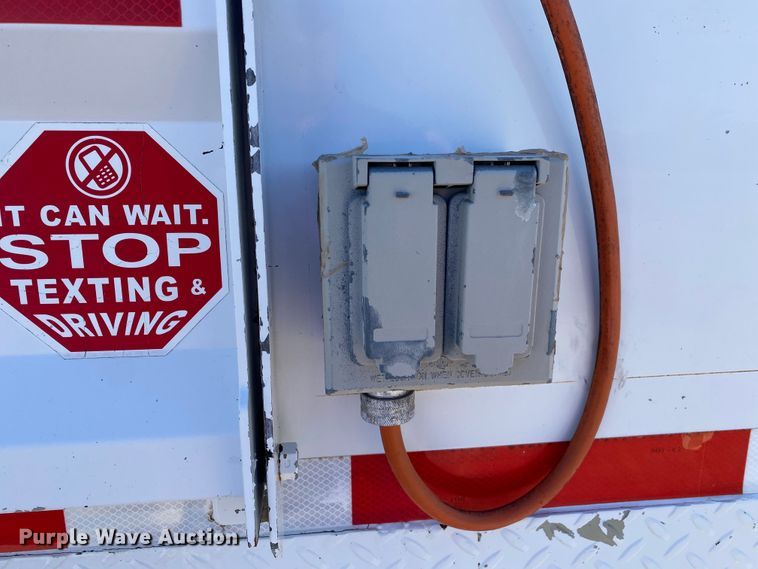 image for item JW9353 2009 Ford F750 Super Duty  SuperCab utility / service truck