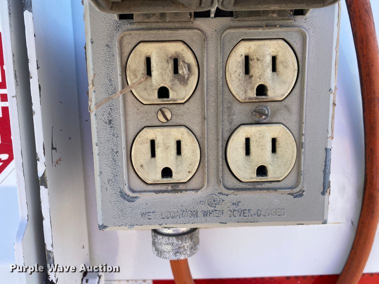 image for item JW9353 2009 Ford F750 Super Duty  SuperCab utility / service truck