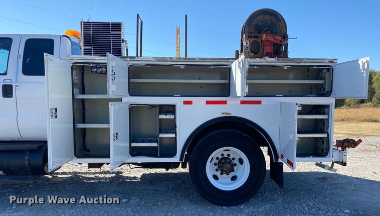 image for item JW9353 2009 Ford F750 Super Duty  SuperCab utility / service truck