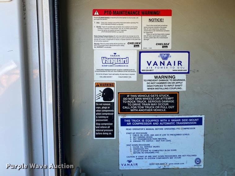 image for item JW9353 2009 Ford F750 Super Duty  SuperCab utility / service truck