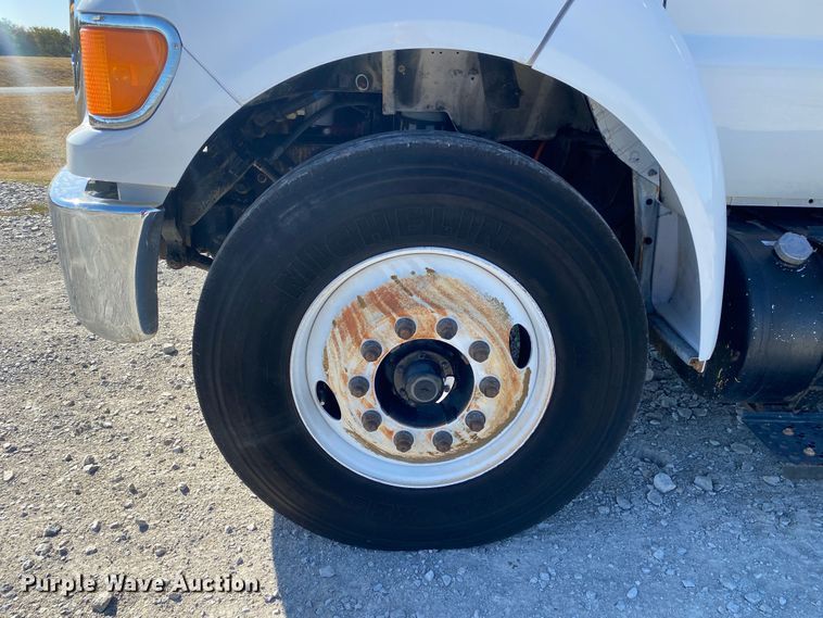 image for item JW9353 2009 Ford F750 Super Duty  SuperCab utility / service truck