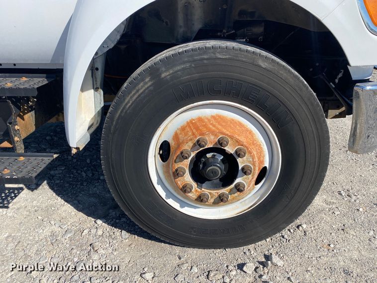 image for item JW9353 2009 Ford F750 Super Duty  SuperCab utility / service truck