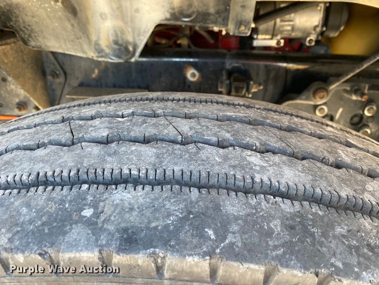 image for item JW9353 2009 Ford F750 Super Duty  SuperCab utility / service truck