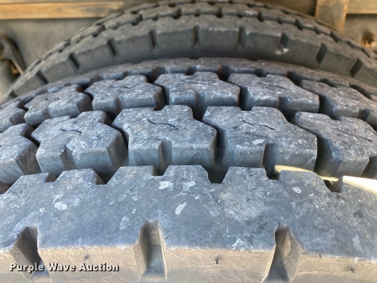 image for item JW9353 2009 Ford F750 Super Duty  SuperCab utility / service truck