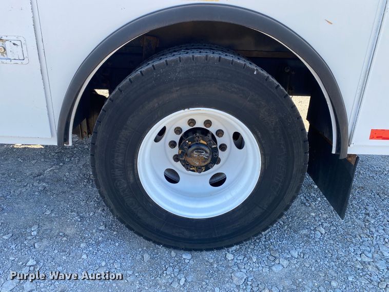 image for item JW9353 2009 Ford F750 Super Duty  SuperCab utility / service truck