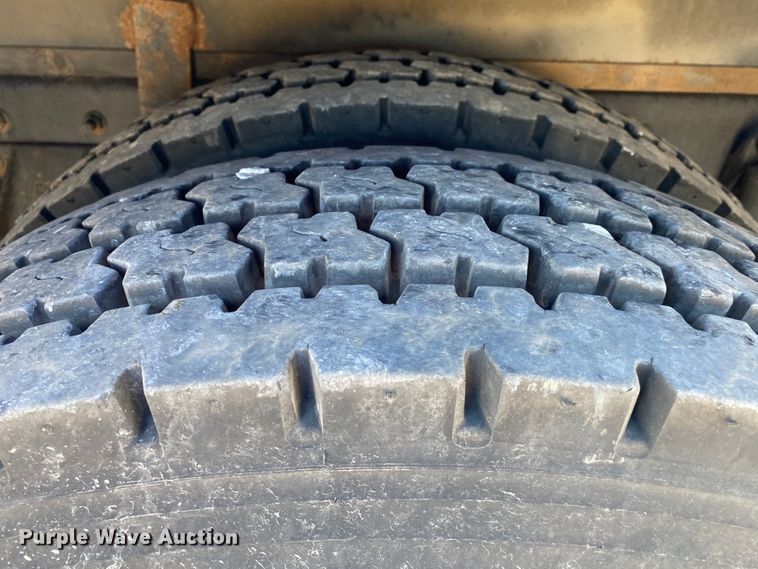 image for item JW9353 2009 Ford F750 Super Duty  SuperCab utility / service truck