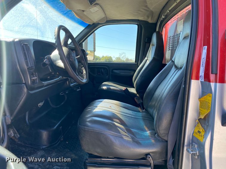 image for item JW9379 2007 Chevrolet C5500  utility / service truck
