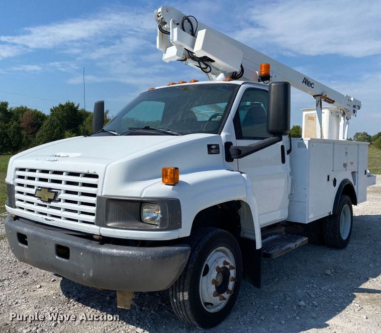 image for item JW9414 2003 Chevrolet C4500  bucket truck