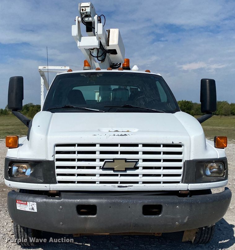 image for item JW9414 2003 Chevrolet C4500  bucket truck