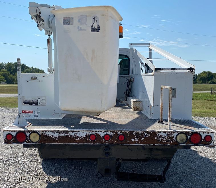 image for item JW9414 2003 Chevrolet C4500  bucket truck