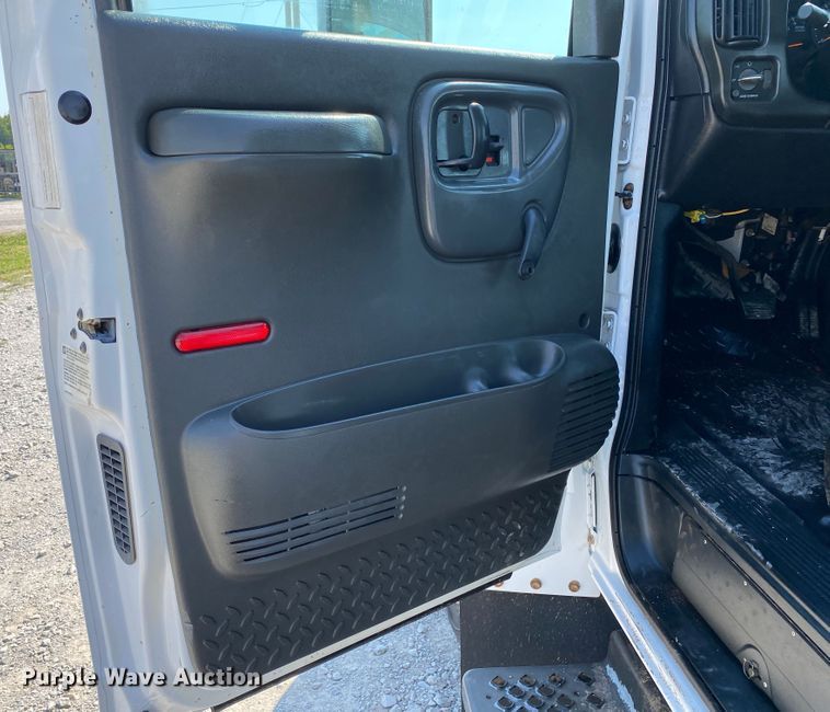 image for item JW9414 2003 Chevrolet C4500  bucket truck