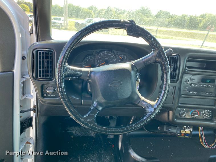 image for item JW9414 2003 Chevrolet C4500  bucket truck