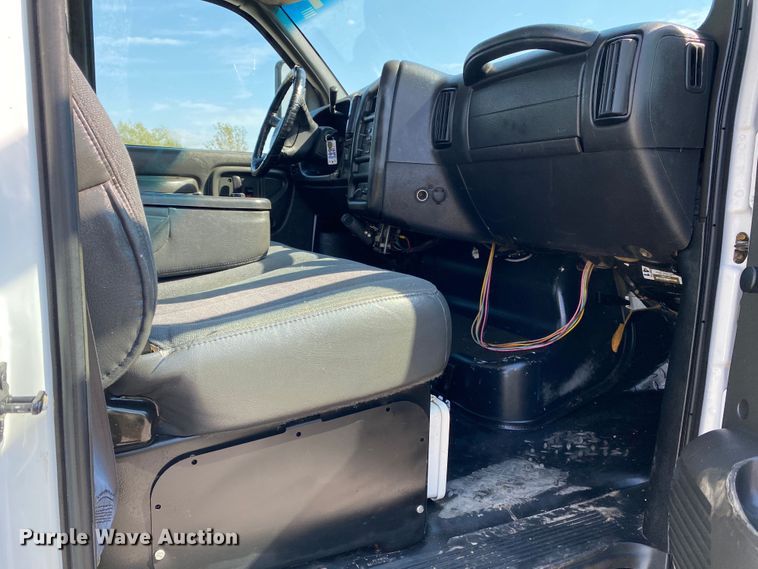 image for item JW9414 2003 Chevrolet C4500  bucket truck